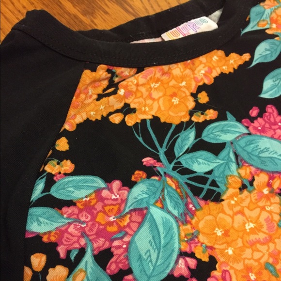 LuLaroe Top - Picture 2 of 3